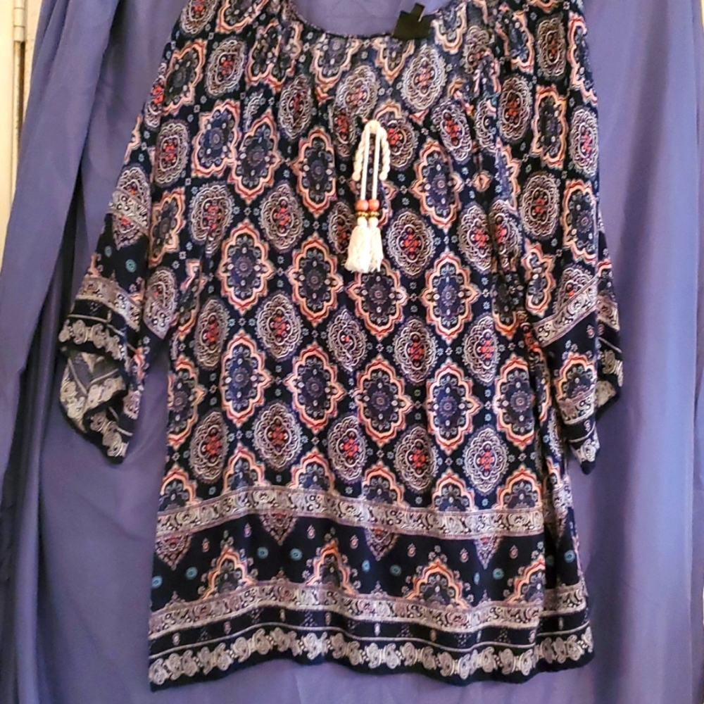 Multi color 100% rayon 2X blouse. Machine washable.  Excellent condition.